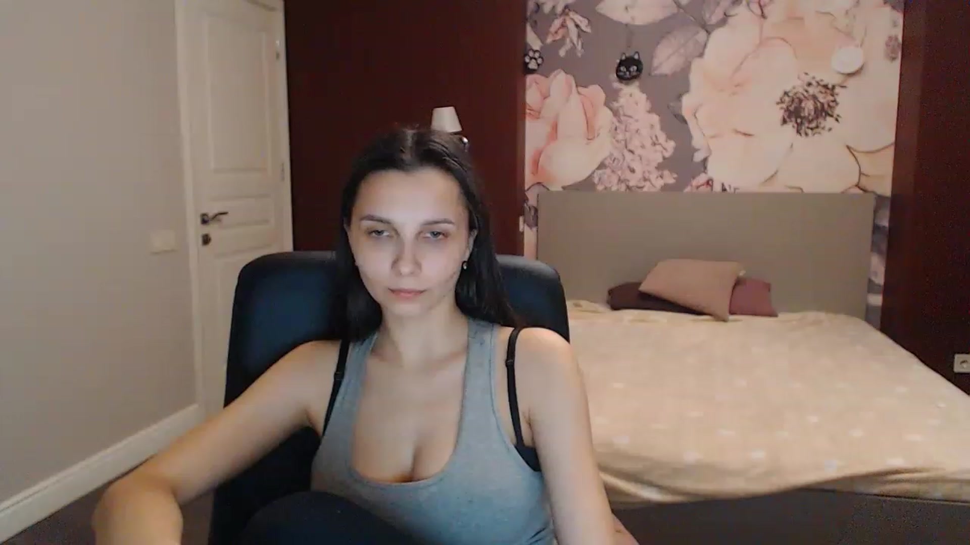 Gallery image thumbnail from Karina_Mils's myfreecams stream on, 04/07/2023, 16:27 image 5 of 20