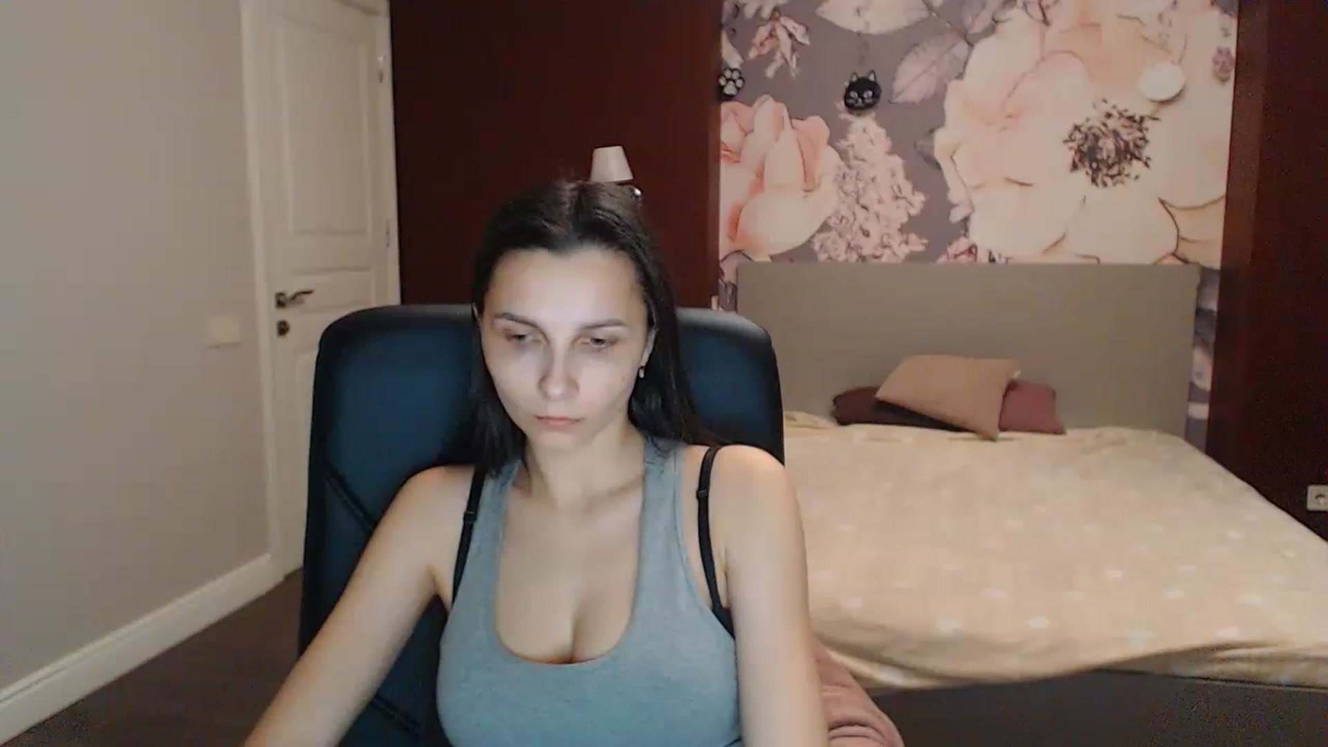 Gallery image thumbnail from Karina_Mils's myfreecams stream on, 04/07/2023, 16:27 image 15 of 20