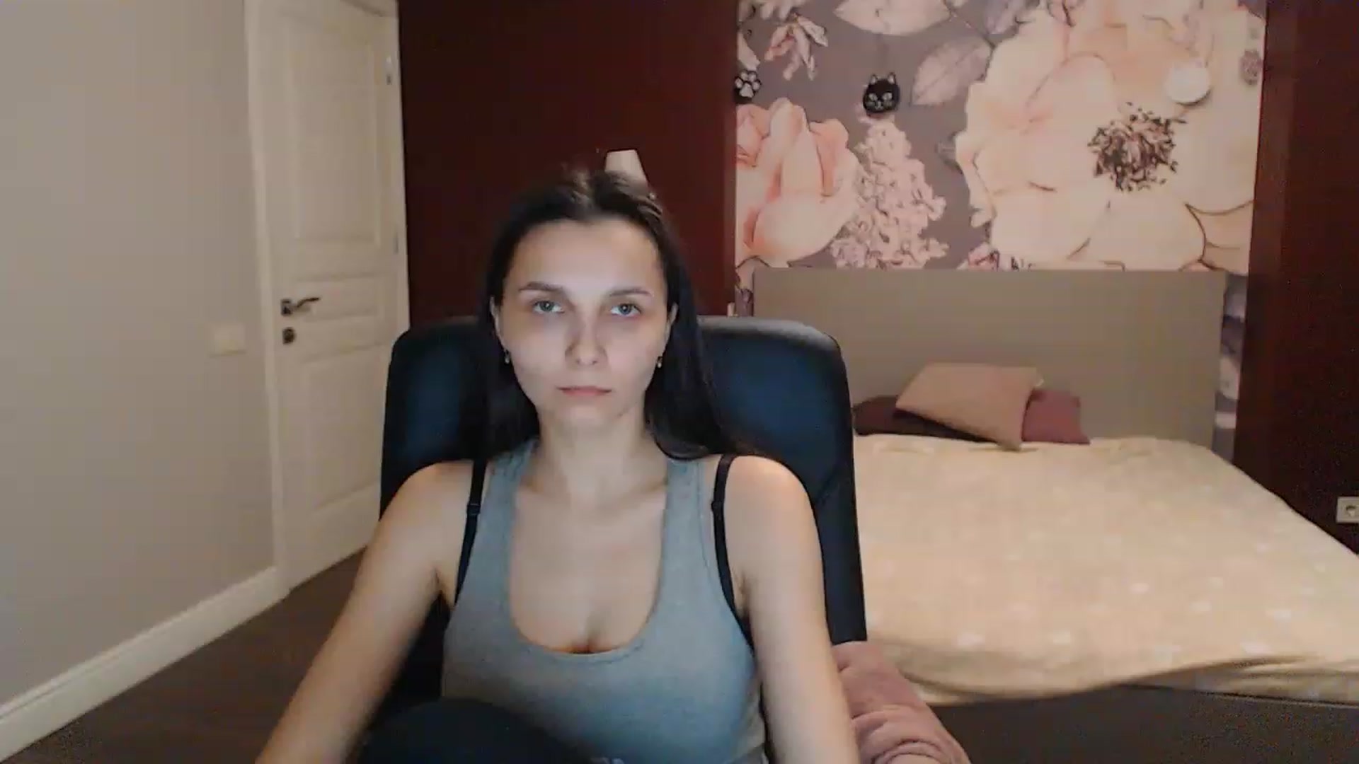 Gallery image thumbnail from Karina_Mils's myfreecams stream on, 04/07/2023, 16:27 image 2 of 20