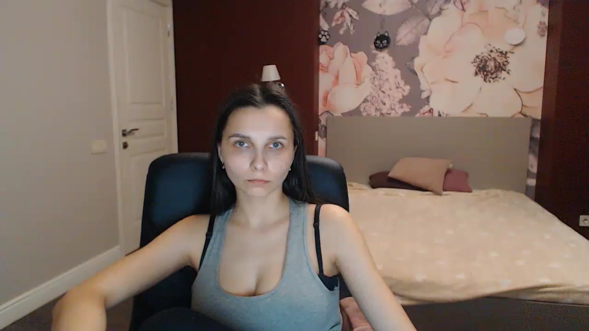 Gallery image thumbnail from Karina_Mils's myfreecams stream on, 04/07/2023, 16:27 image 13 of 20