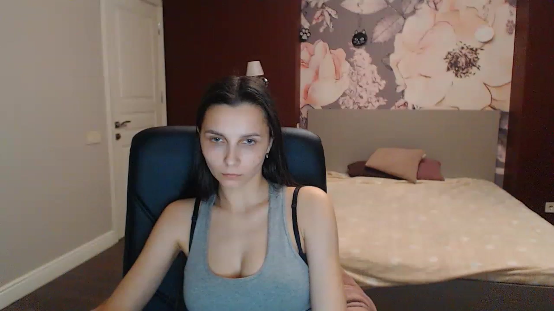 Gallery image thumbnail from Karina_Mils's myfreecams stream on, 04/07/2023, 16:27 image 17 of 20