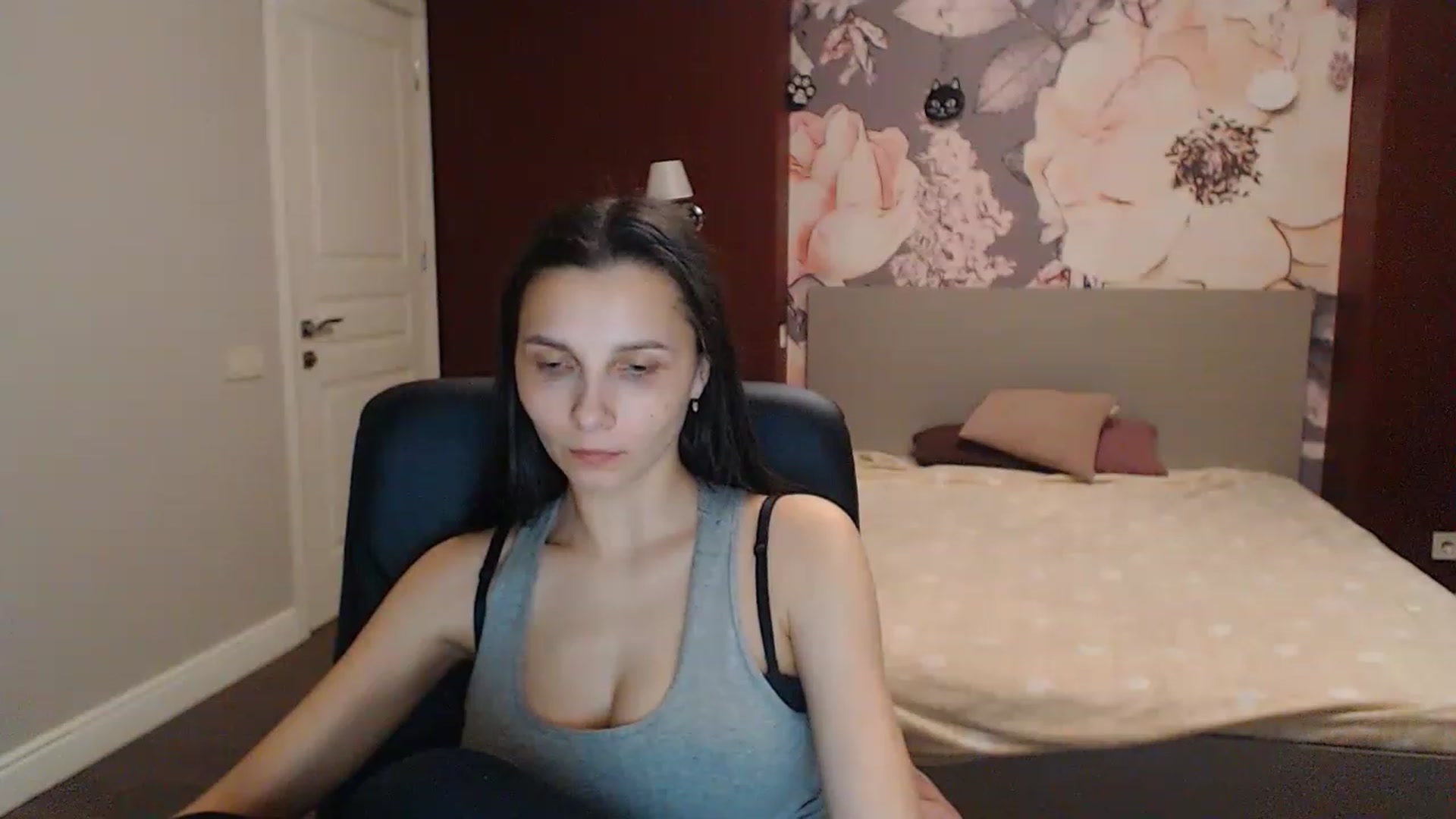 Gallery image thumbnail from Karina_Mils's myfreecams stream on, 04/07/2023, 16:27 image 9 of 20