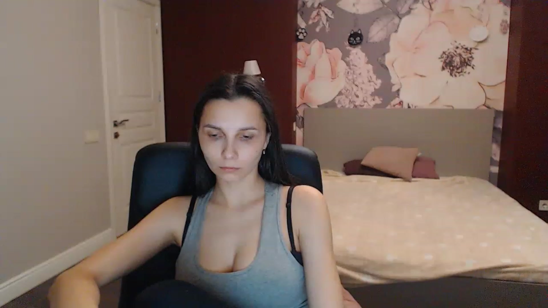 Gallery image thumbnail from Karina_Mils's myfreecams stream on, 04/07/2023, 16:27 image 7 of 20