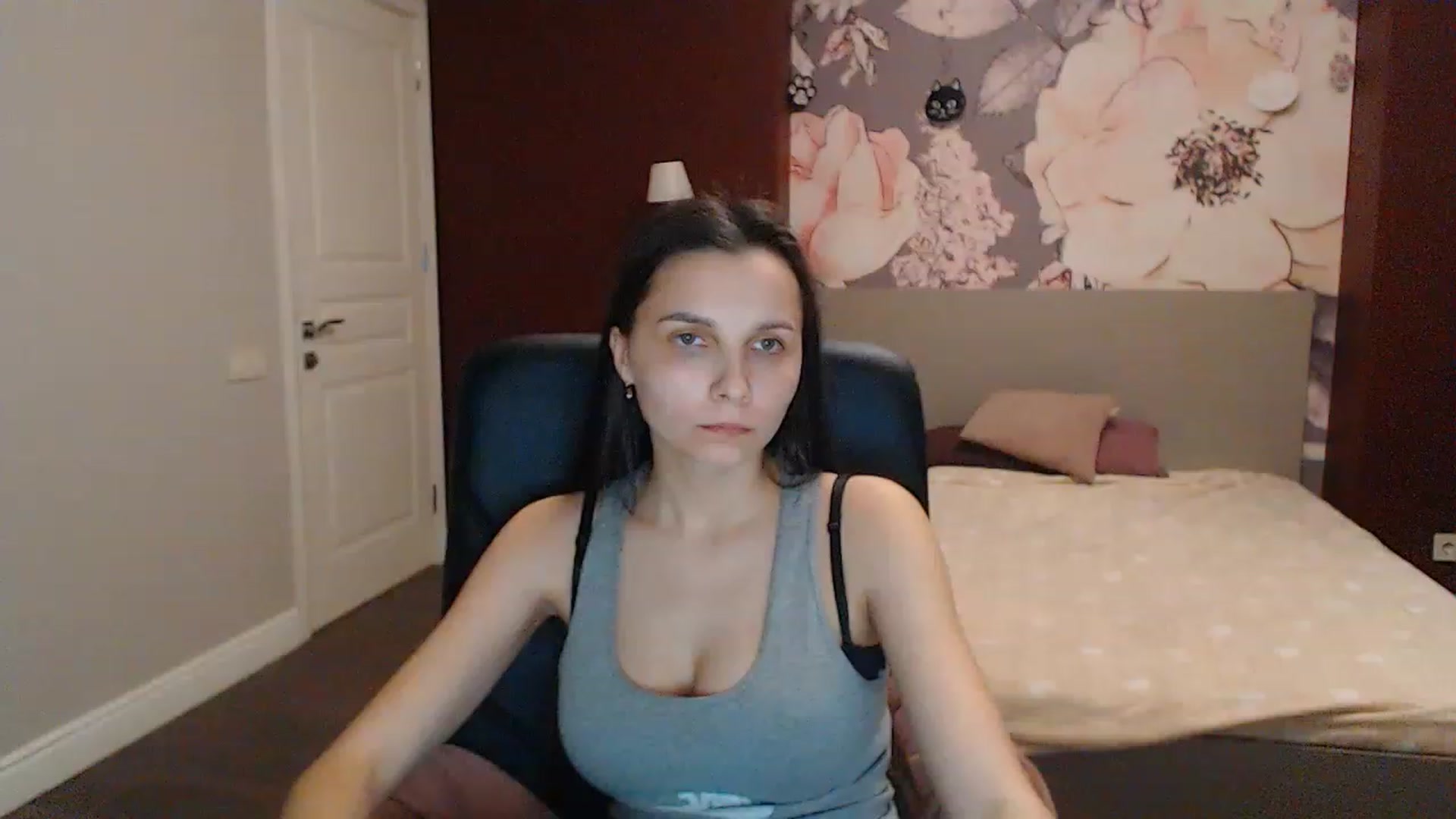 Gallery image thumbnail from Karina_Mils's myfreecams stream on, 04/07/2023, 16:27 image 1 of 20