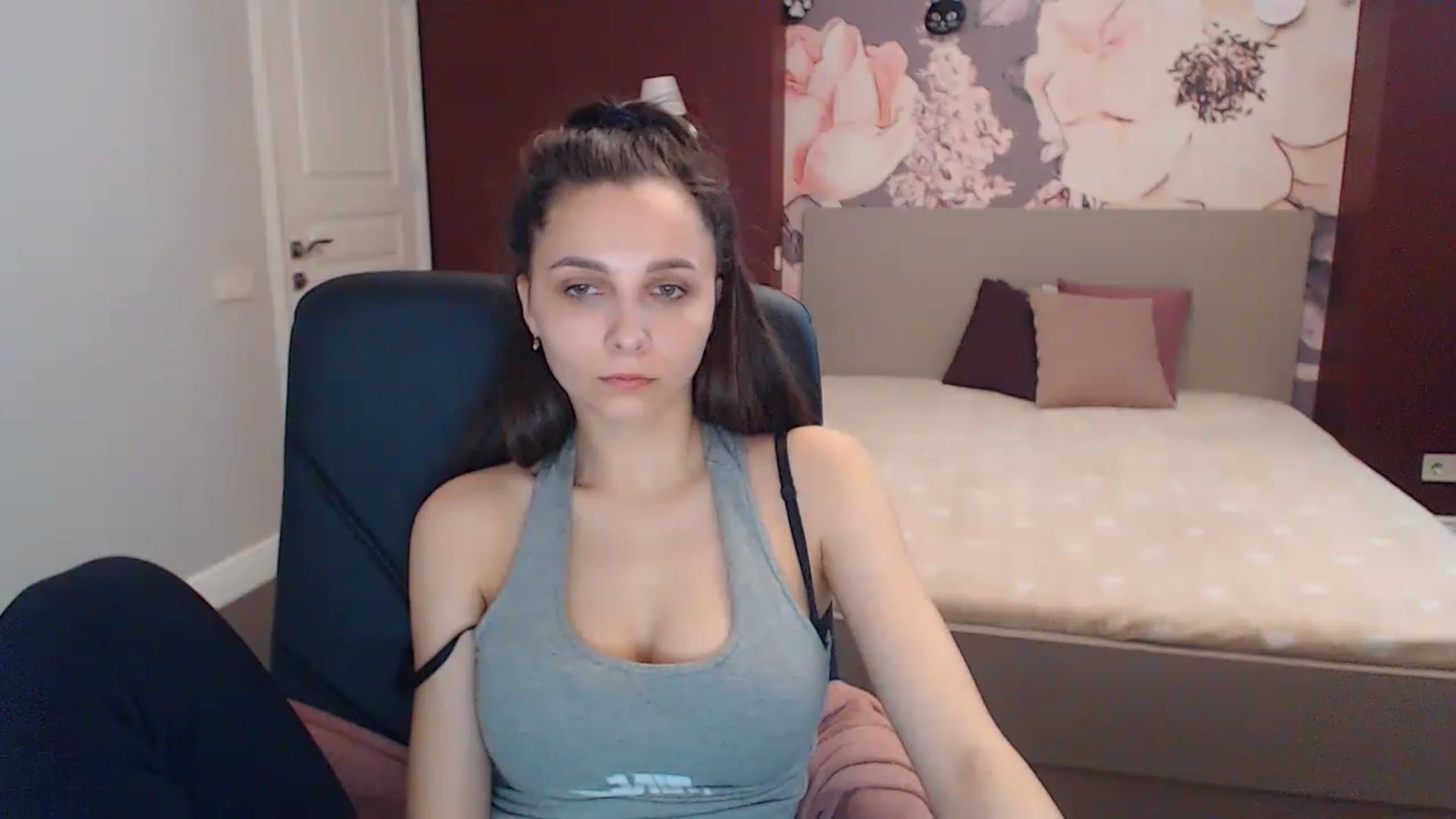 Gallery image thumbnail from Karina_Mils's myfreecams stream on, 04/08/2023, 11:27 image 12 of 20
