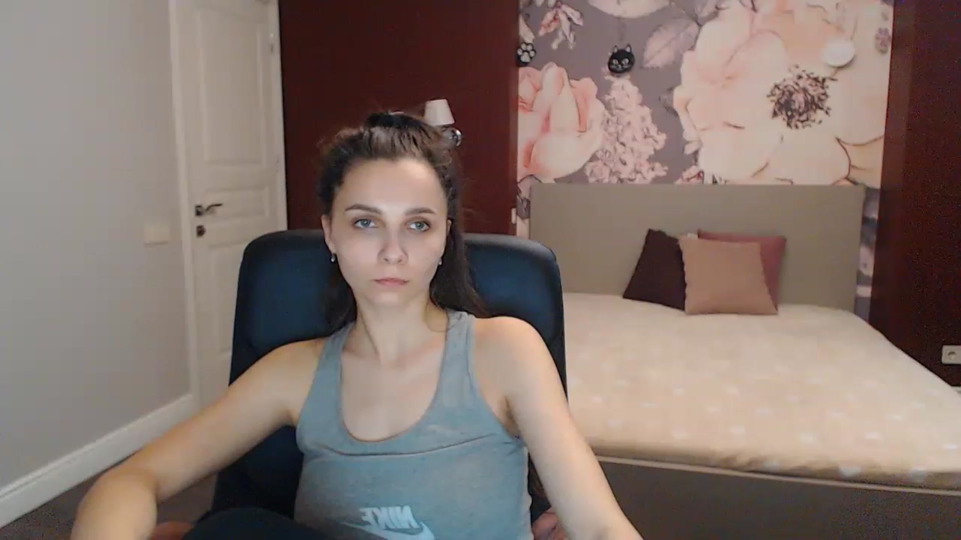 Gallery image thumbnail from Karina_Mils's myfreecams stream on, 04/08/2023, 11:27 image 18 of 20