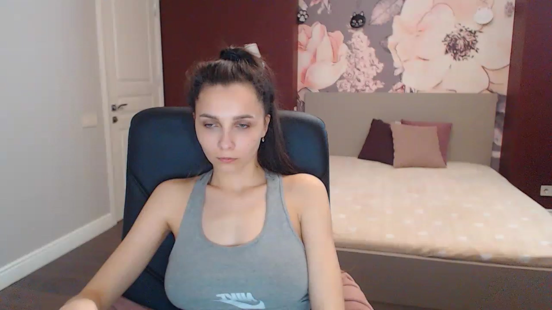 Gallery image thumbnail from Karina_Mils's myfreecams stream on, 04/08/2023, 11:27 image 17 of 20