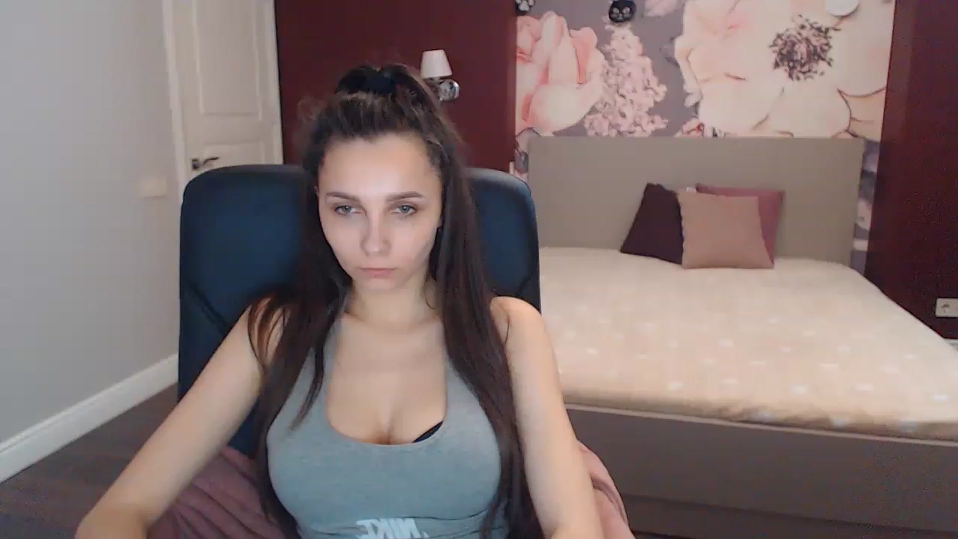 Gallery image thumbnail from Karina_Mils's myfreecams stream on, 04/08/2023, 11:27 image 1 of 20
