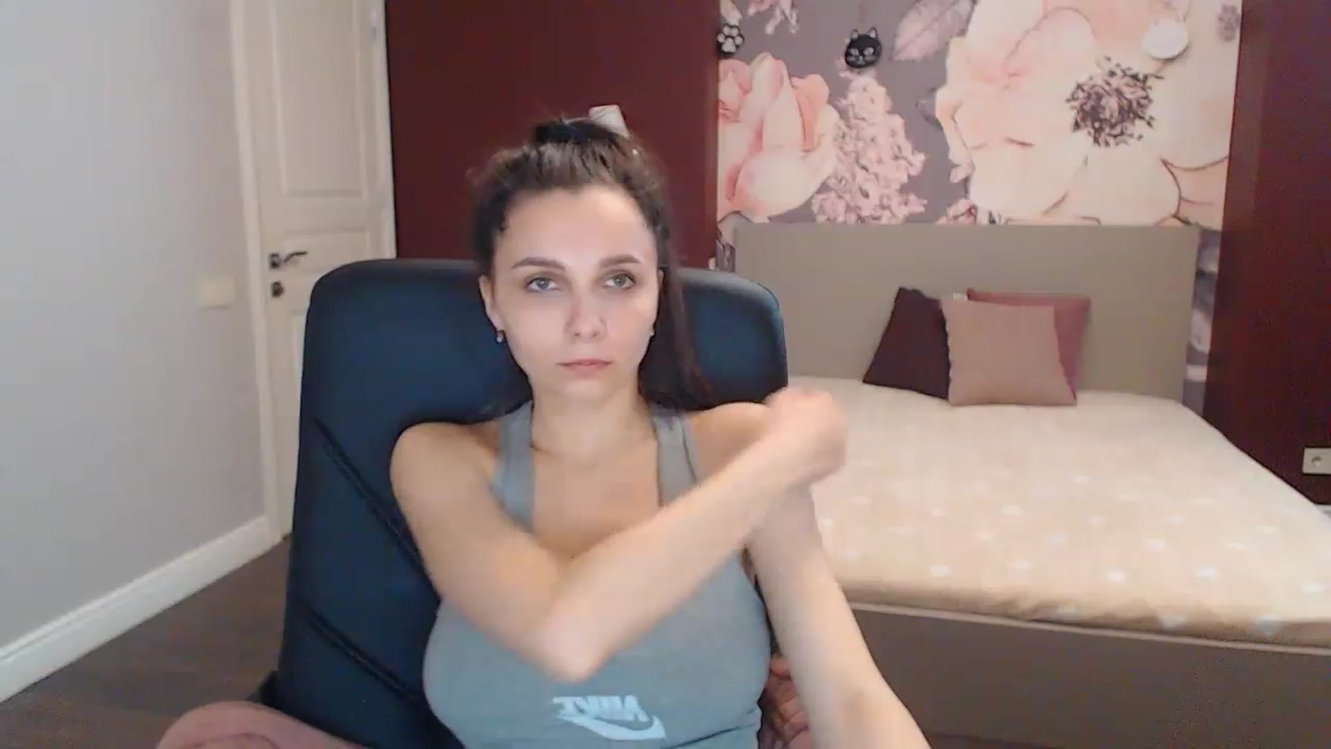 Gallery image thumbnail from Karina_Mils's myfreecams stream on, 04/08/2023, 11:27 image 16 of 20