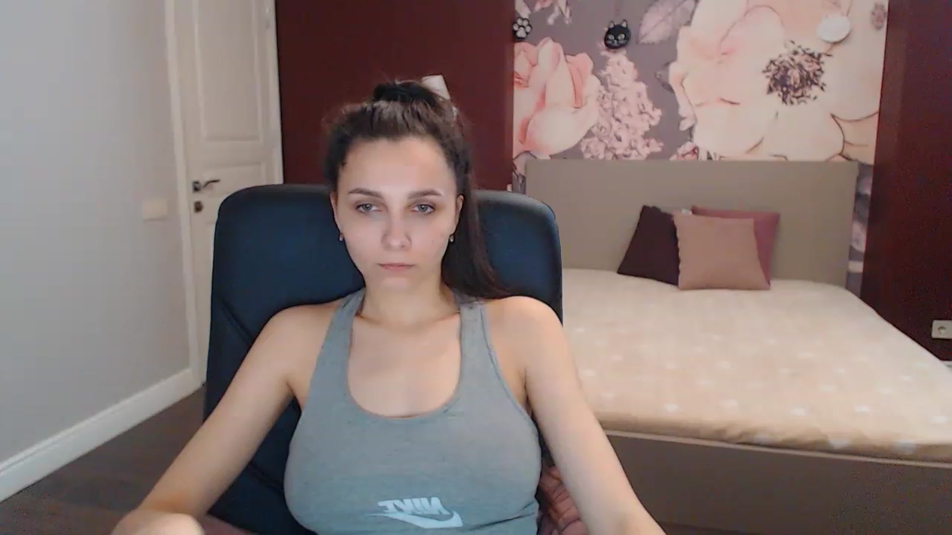 Gallery image thumbnail from Karina_Mils's myfreecams stream on, 04/08/2023, 11:27 image 15 of 20