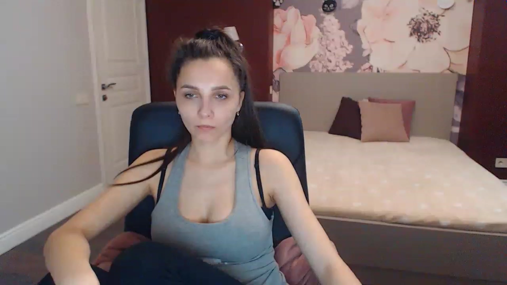 Gallery image thumbnail from Karina_Mils's myfreecams stream on, 04/08/2023, 11:27 image 5 of 20
