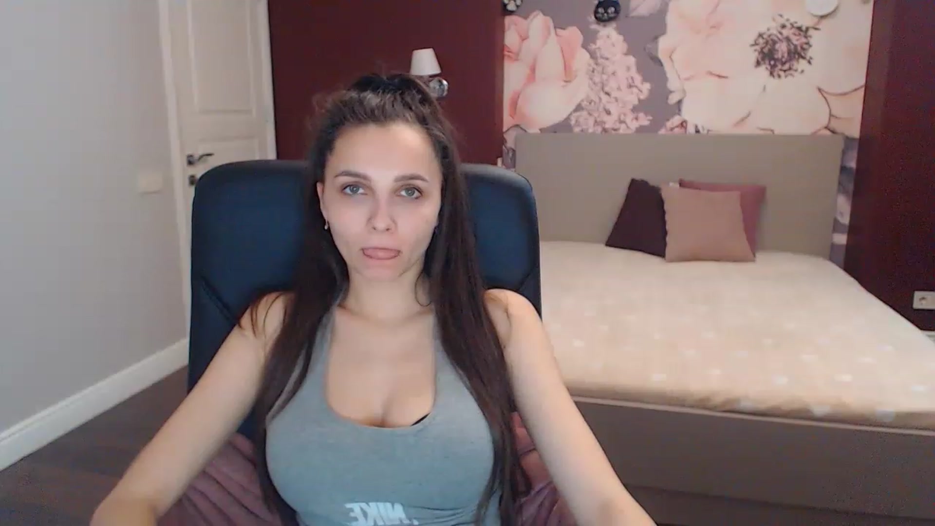 Gallery image thumbnail from Karina_Mils's myfreecams stream on, 04/08/2023, 11:27 image 2 of 20