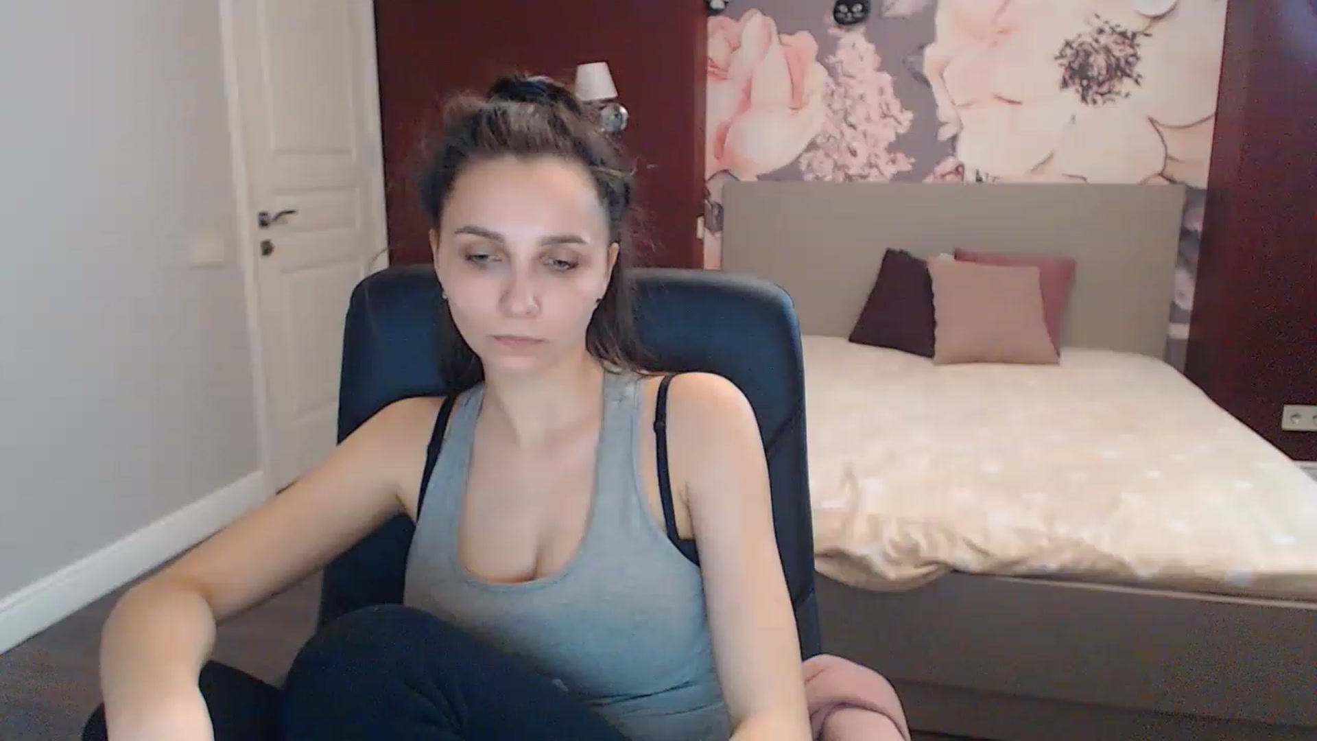 Gallery image thumbnail from Karina_Mils's myfreecams stream on, 04/08/2023, 13:23 image 7 of 20