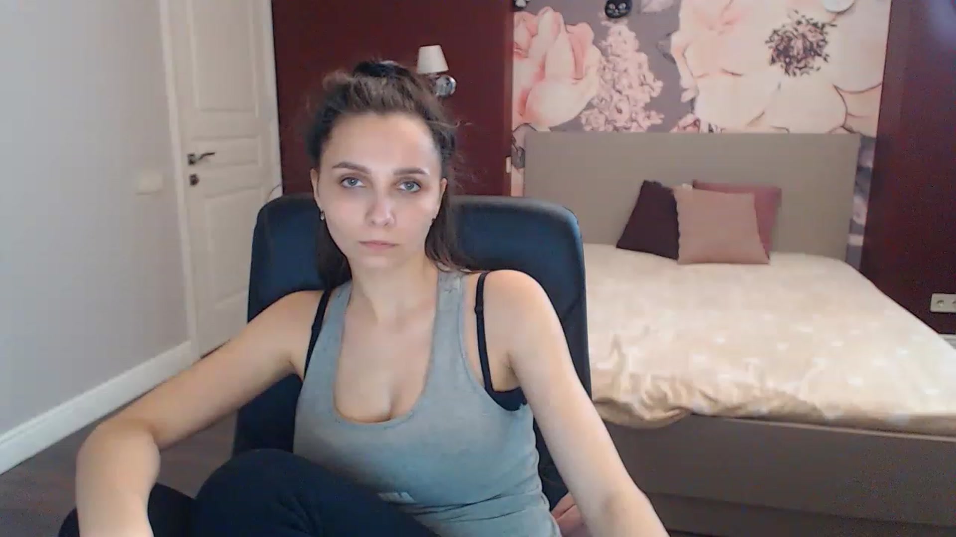 Gallery image thumbnail from Karina_Mils's myfreecams stream on, 04/08/2023, 13:23 image 8 of 20