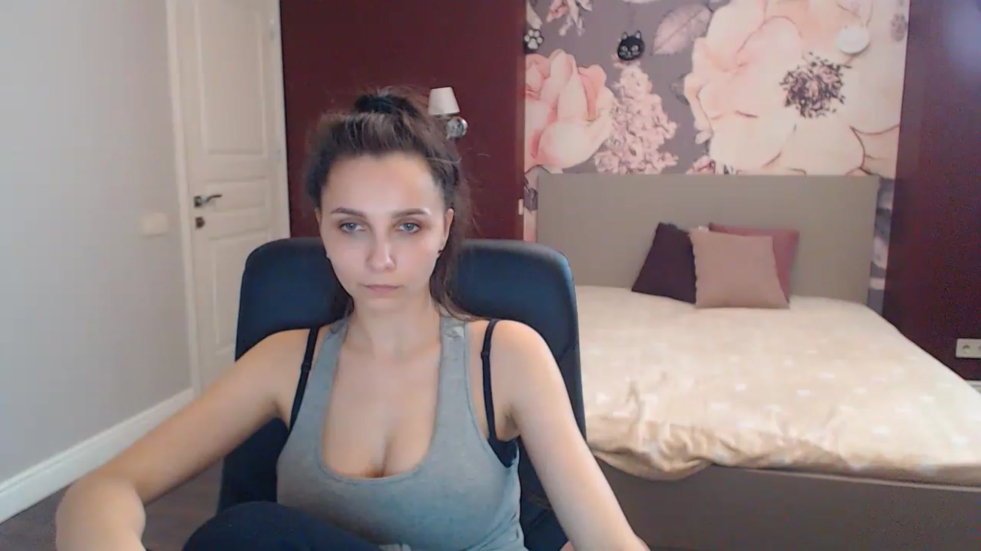 Gallery image thumbnail from Karina_Mils's myfreecams stream on, 04/08/2023, 13:23 image 20 of 20