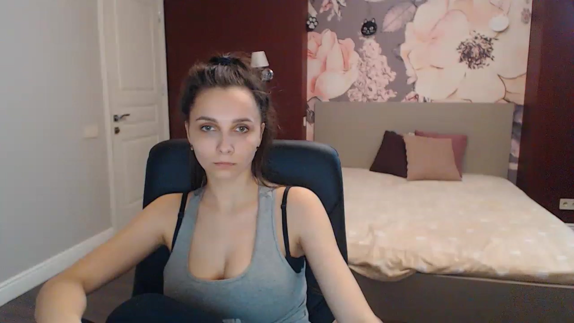 Gallery image thumbnail from Karina_Mils's myfreecams stream on, 04/08/2023, 13:23 image 18 of 20