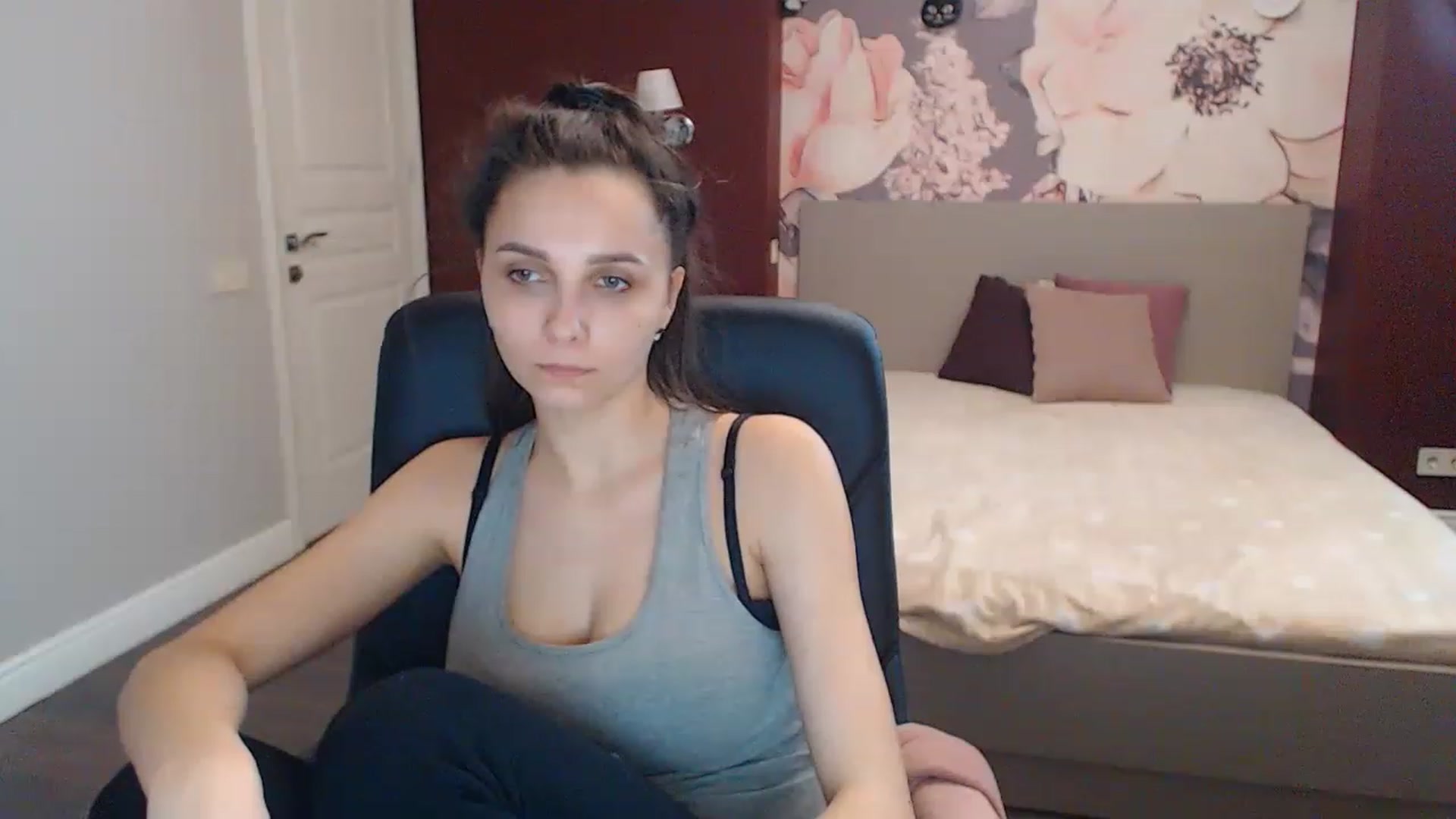 Gallery image thumbnail from Karina_Mils's myfreecams stream on, 04/08/2023, 13:23 image 6 of 20