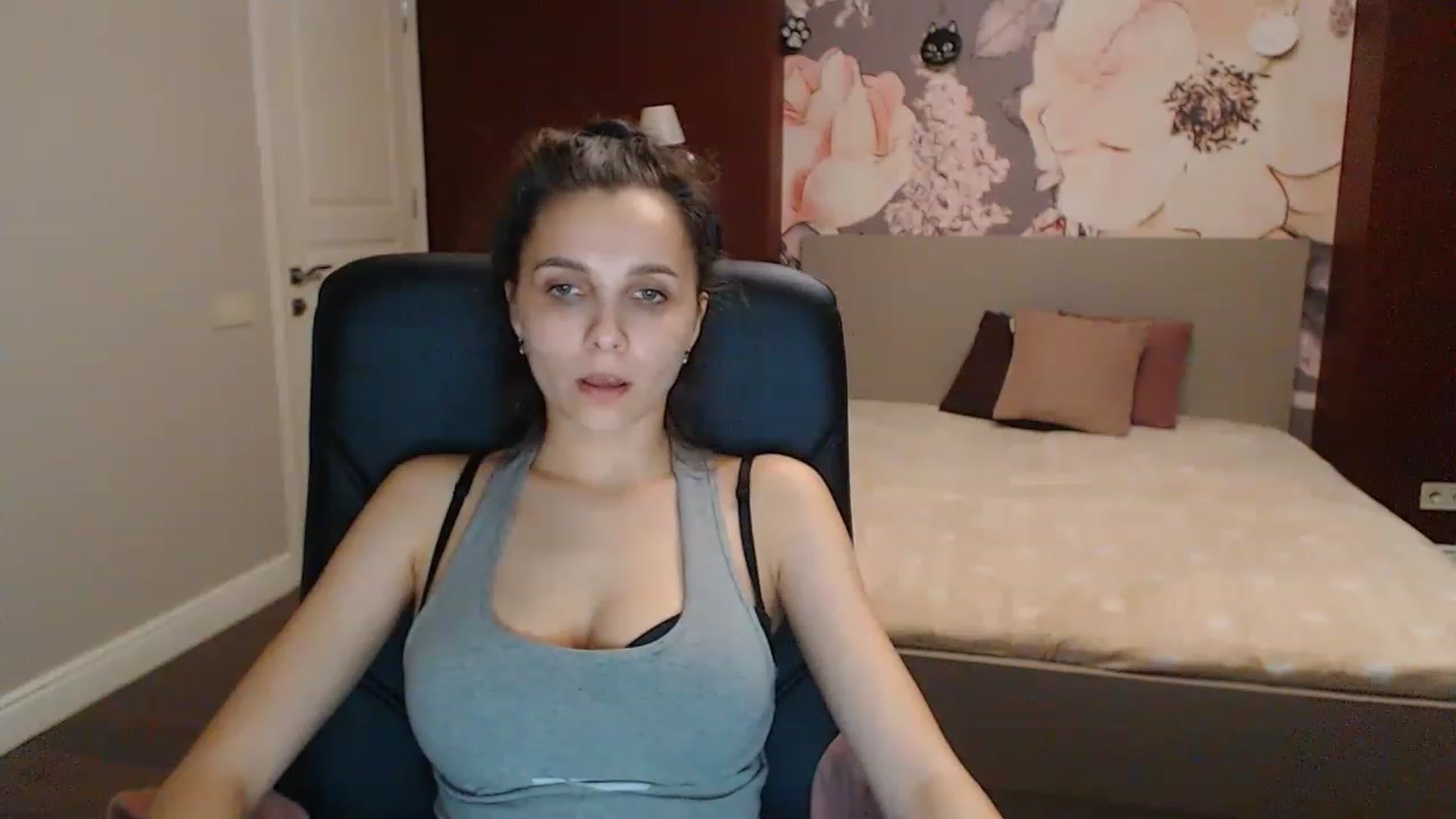 Gallery image thumbnail from Karina_Mils's myfreecams stream on, 04/08/2023, 17:03 image 8 of 20