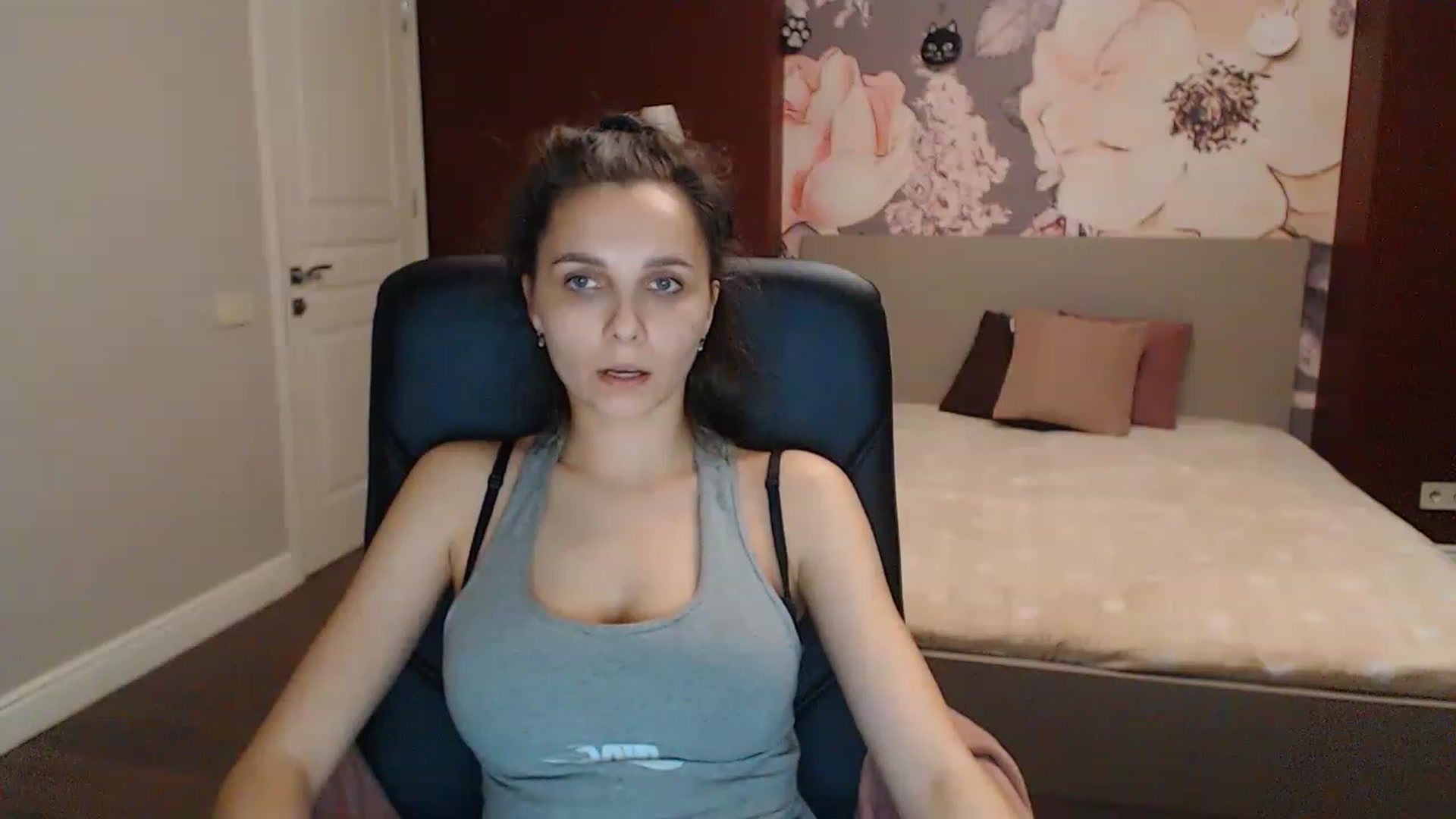 Gallery image thumbnail from Karina_Mils's myfreecams stream on, 04/08/2023, 17:03 image 9 of 20