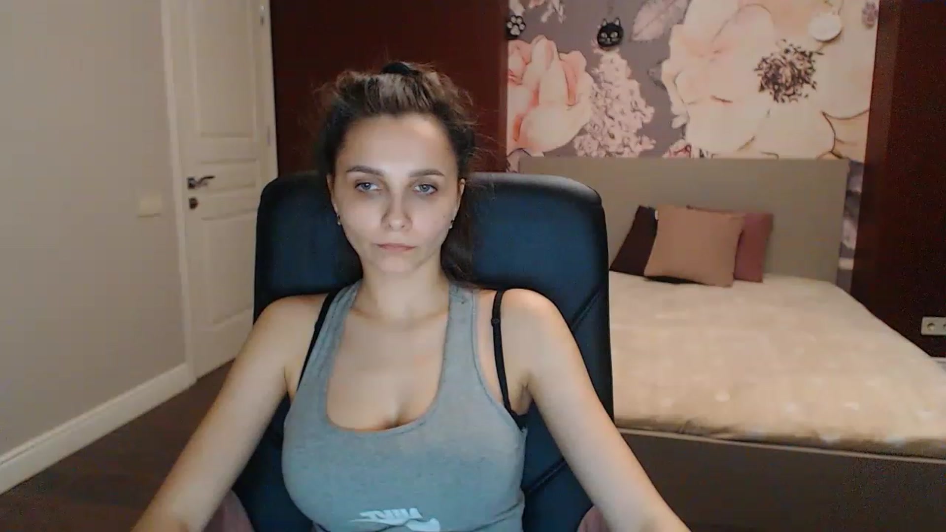 Gallery image thumbnail from Karina_Mils's myfreecams stream on, 04/08/2023, 17:03 image 20 of 20