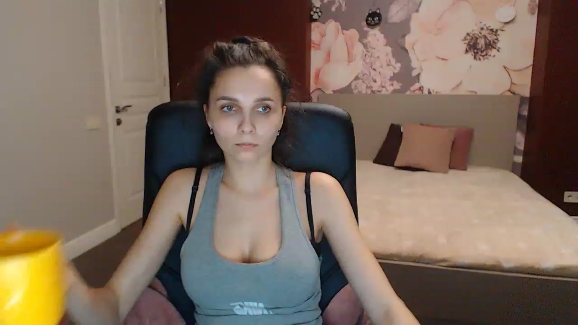 Gallery image thumbnail from Karina_Mils's myfreecams stream on, 04/08/2023, 17:03 image 3 of 20