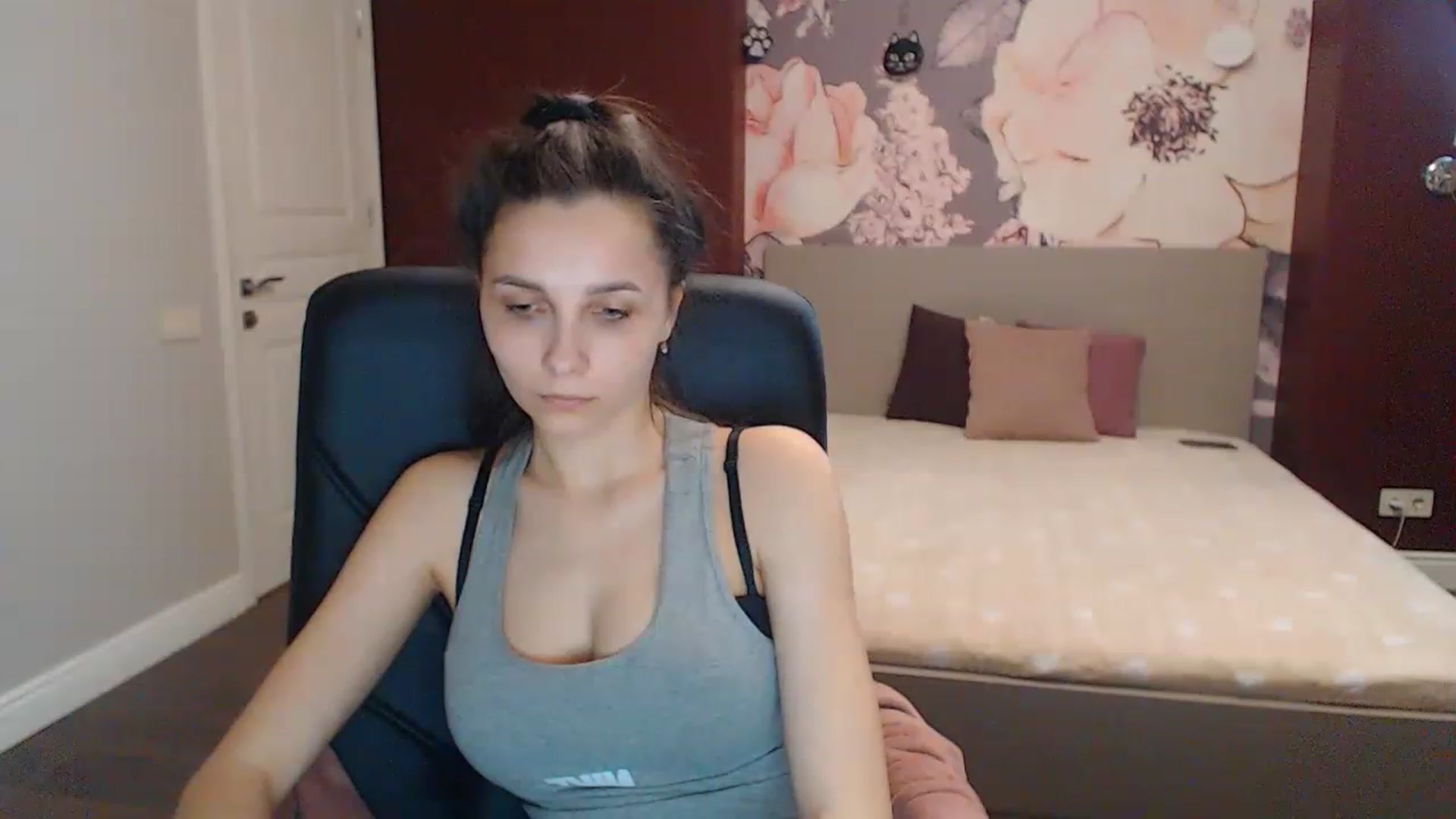 Gallery image thumbnail from Karina_Mils's myfreecams stream on, 04/09/2023, 13:54 image 4 of 20