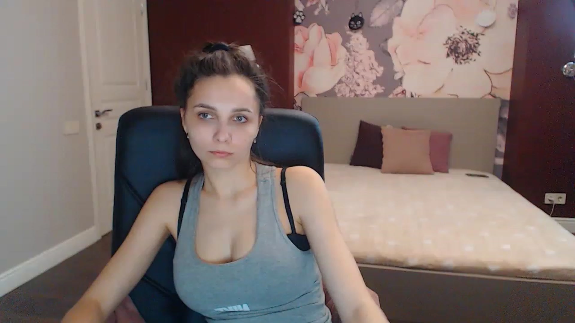 Gallery image thumbnail from Karina_Mils's myfreecams stream on, 04/09/2023, 13:54 image 5 of 20