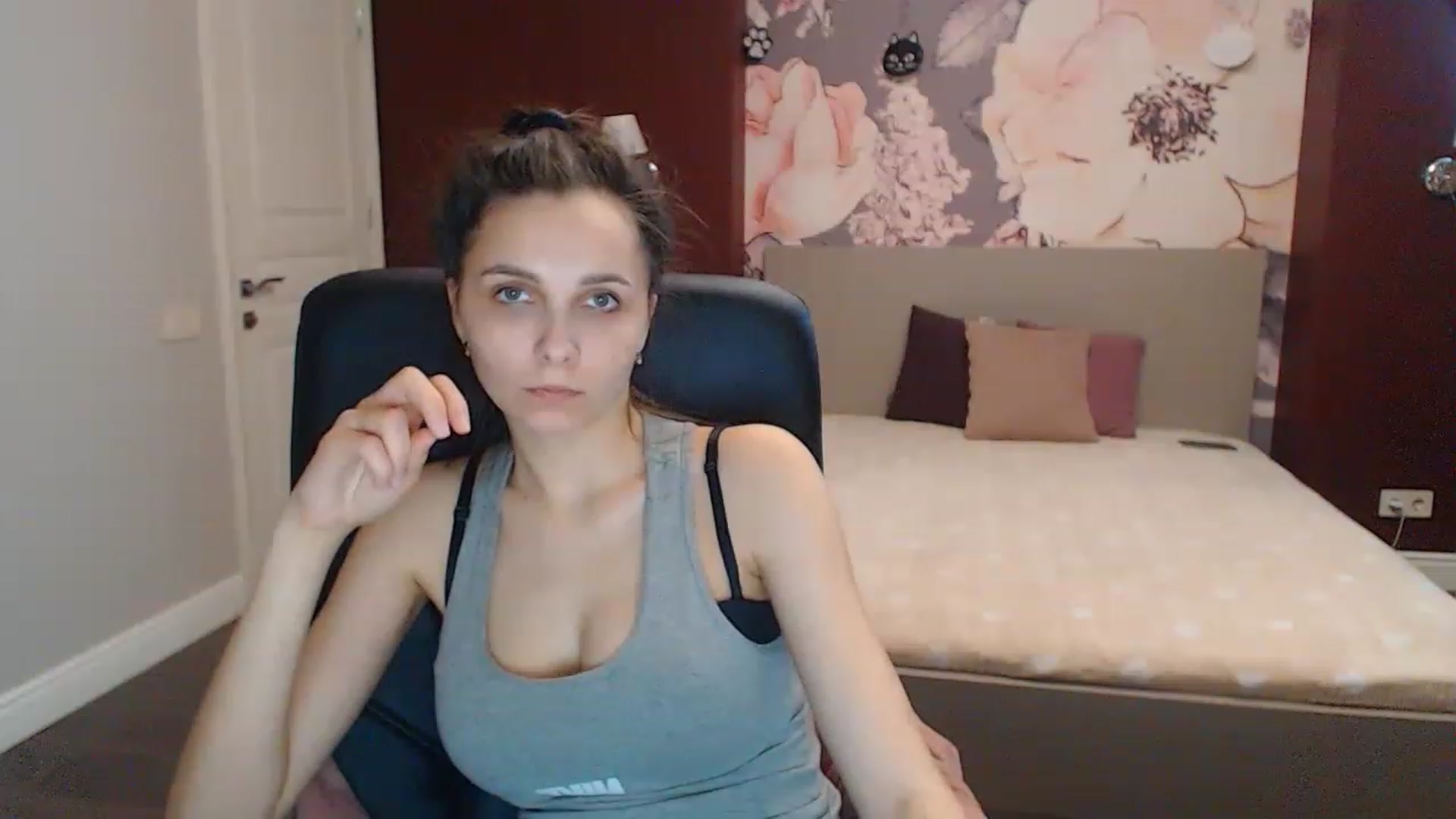 Gallery image thumbnail from Karina_Mils's myfreecams stream on, 04/09/2023, 13:54 image 6 of 20