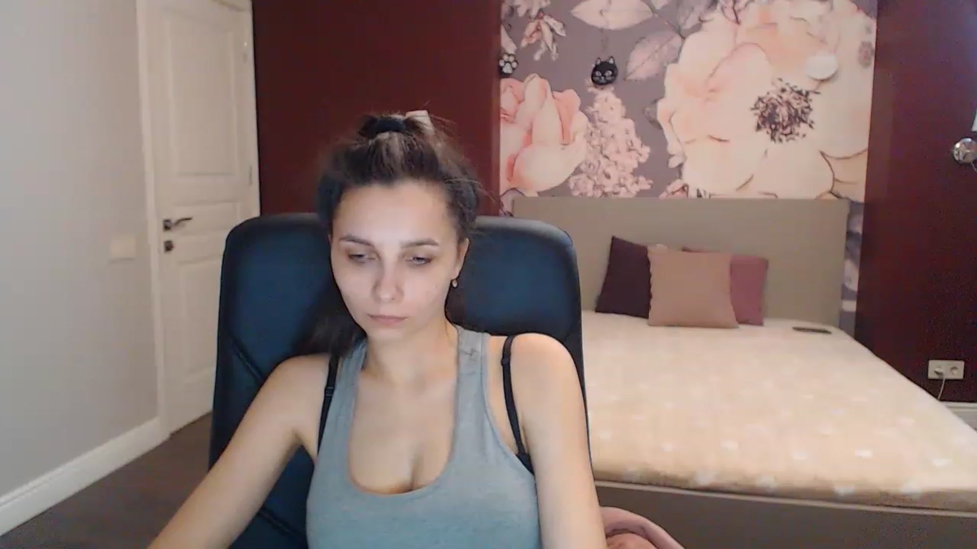 Gallery image thumbnail from Karina_Mils's myfreecams stream on, 04/09/2023, 13:54 image 19 of 20