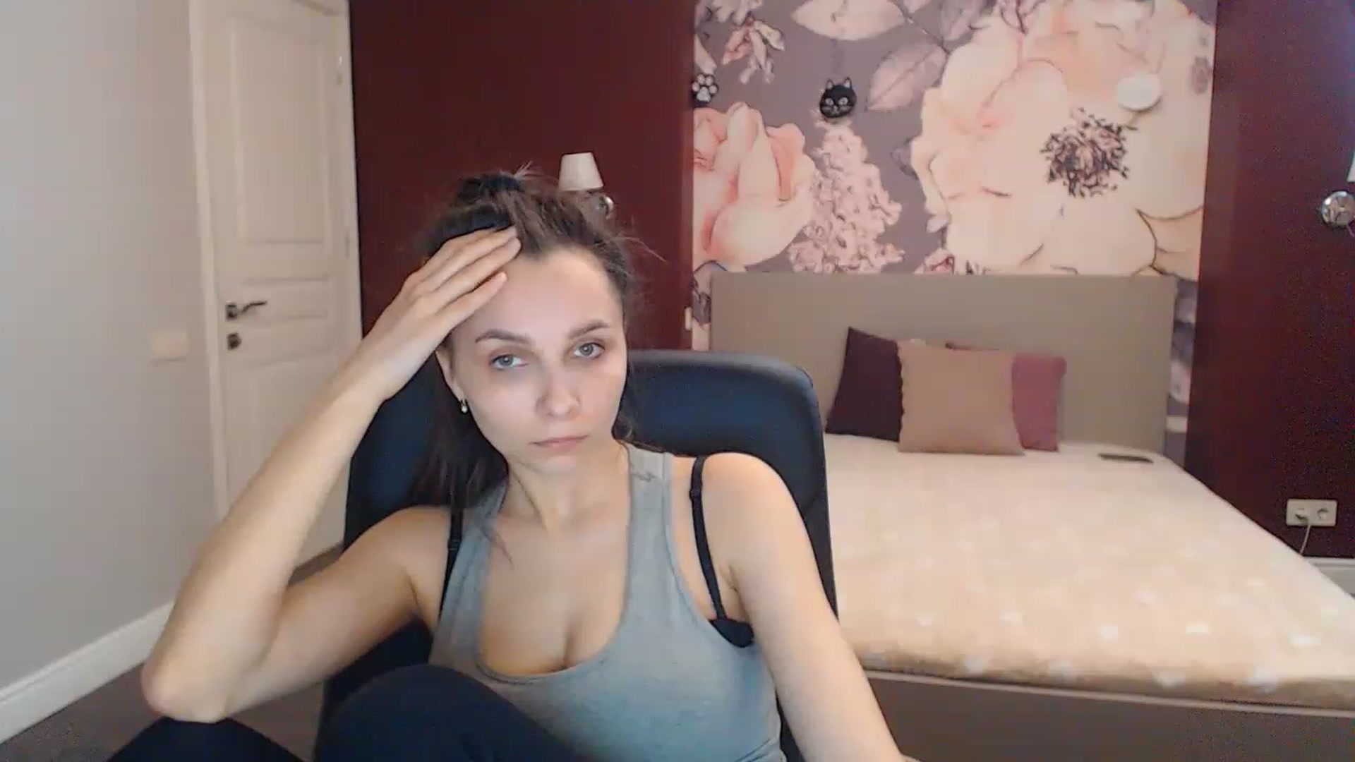 Gallery image thumbnail from Karina_Mils's myfreecams stream on, 04/09/2023, 13:54 image 17 of 20