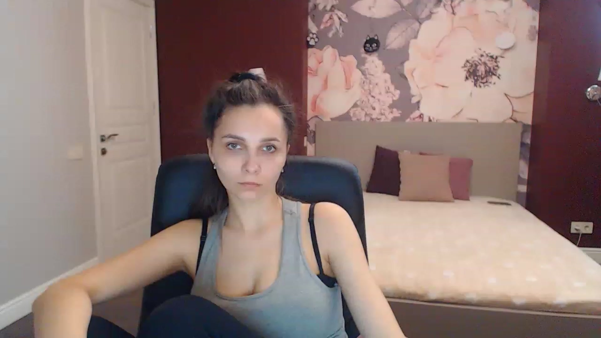 Gallery image thumbnail from Karina_Mils's myfreecams stream on, 04/09/2023, 13:54 image 14 of 20