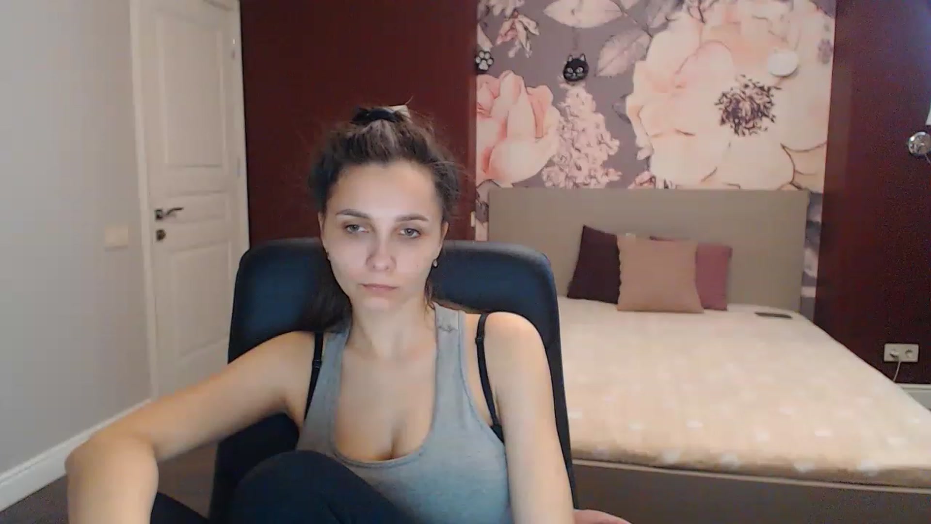 Gallery image thumbnail from Karina_Mils's myfreecams stream on, 04/09/2023, 13:54 image 13 of 20