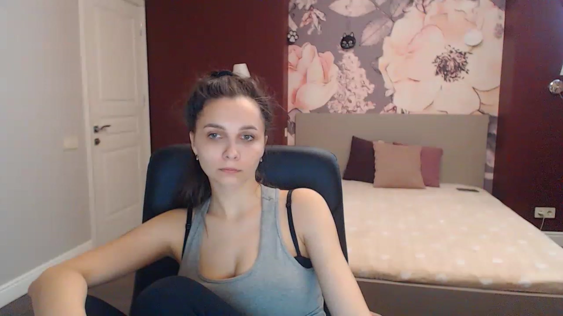 Gallery image thumbnail from Karina_Mils's myfreecams stream on, 04/09/2023, 13:54 image 16 of 20