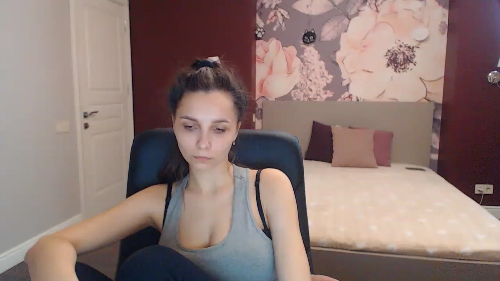 Gallery image thumbnail from Karina_Mils's myfreecams stream on, 04/09/2023, 13:54 image 15 of 20