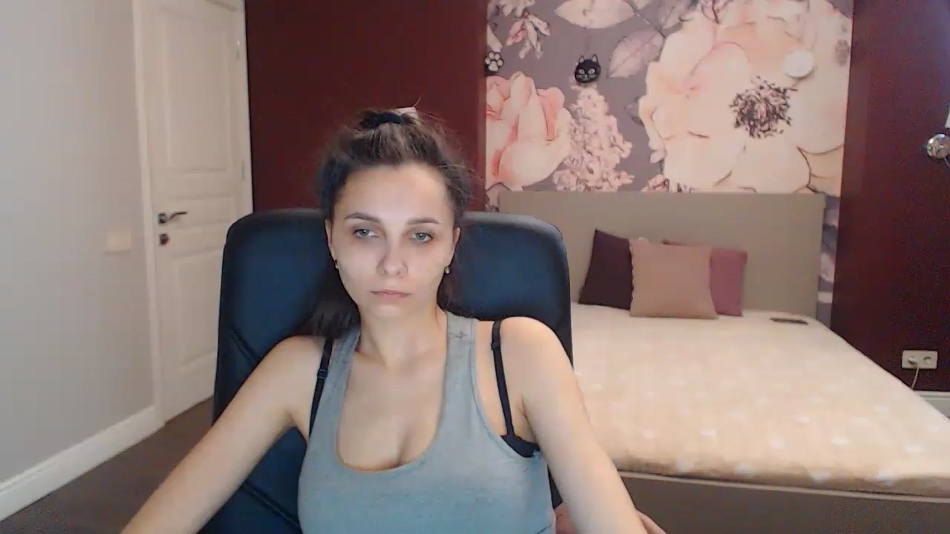 Gallery image thumbnail from Karina_Mils's myfreecams stream on, 04/09/2023, 13:54 image 18 of 20