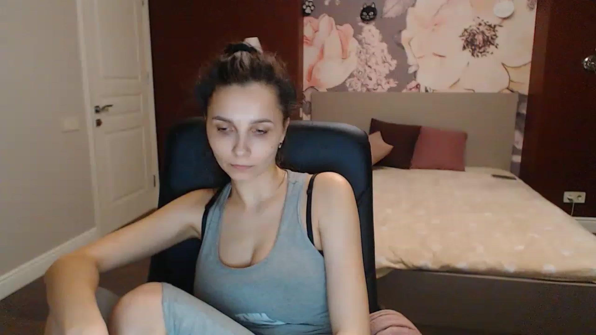 Gallery image thumbnail from Karina_Mils's myfreecams stream on, 04/09/2023, 16:43 image 8 of 20