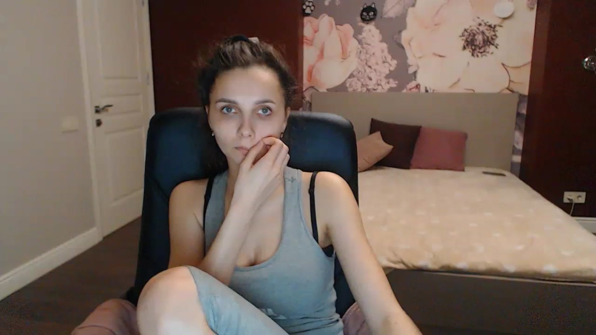 Gallery image thumbnail from Karina_Mils's myfreecams stream on, 04/09/2023, 16:43 image 13 of 20