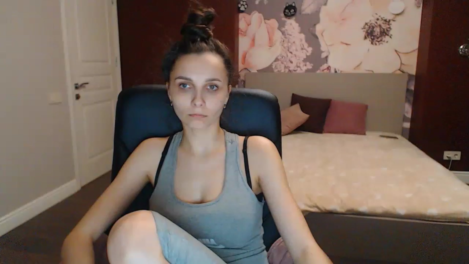 Gallery image thumbnail from Karina_Mils's myfreecams stream on, 04/09/2023, 16:43 image 15 of 20