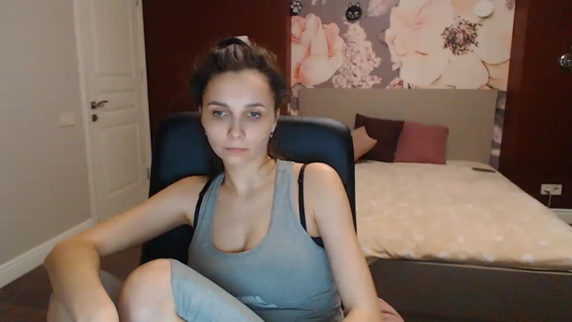 Gallery image thumbnail from Karina_Mils's myfreecams stream on, 04/09/2023, 16:43 image 3 of 20