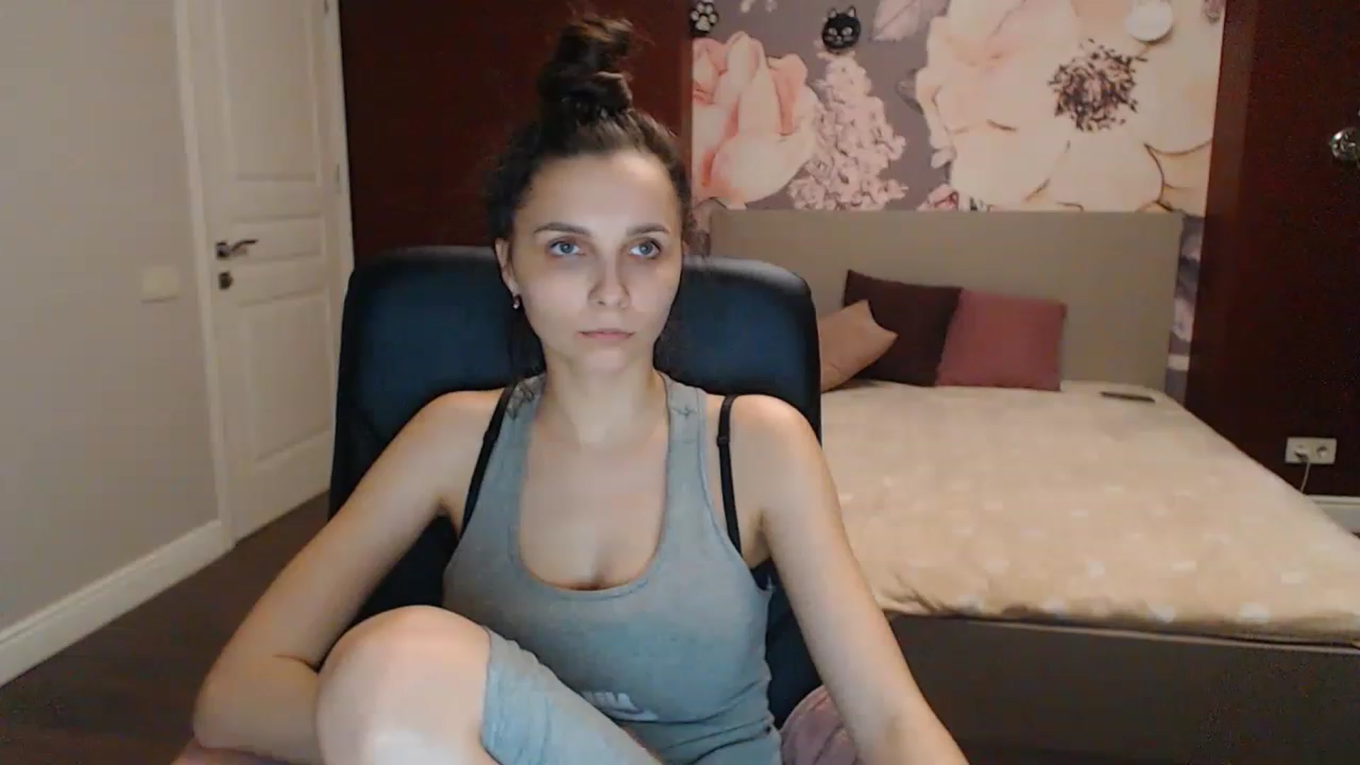 Gallery image thumbnail from Karina_Mils's myfreecams stream on, 04/09/2023, 16:43 image 14 of 20