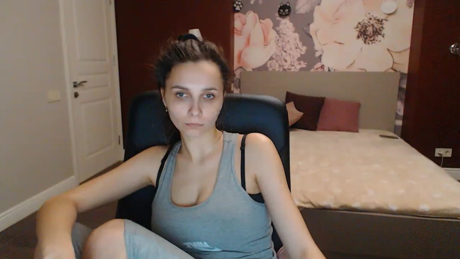 Gallery image thumbnail from Karina_Mils's myfreecams stream on, 04/09/2023, 16:43 image 10 of 20