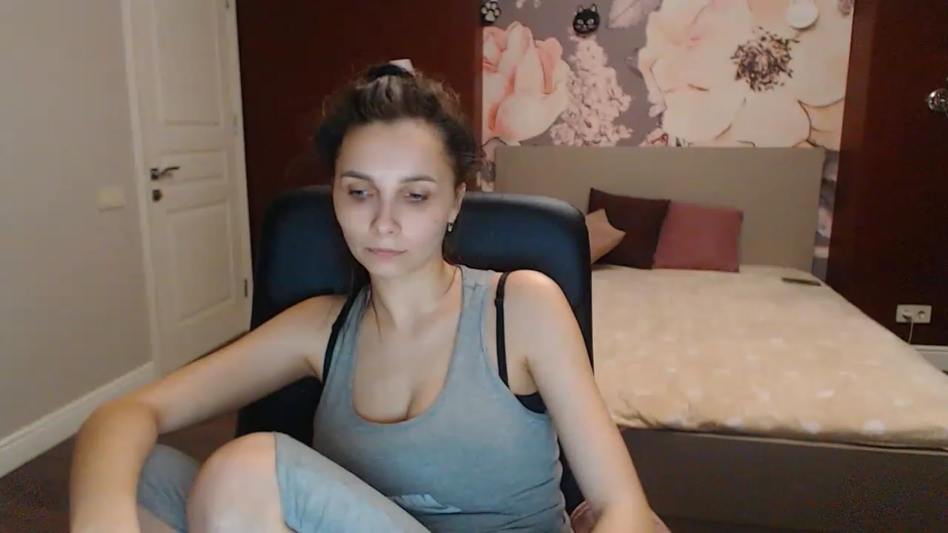 Gallery image thumbnail from Karina_Mils's myfreecams stream on, 04/09/2023, 16:43 image 6 of 20