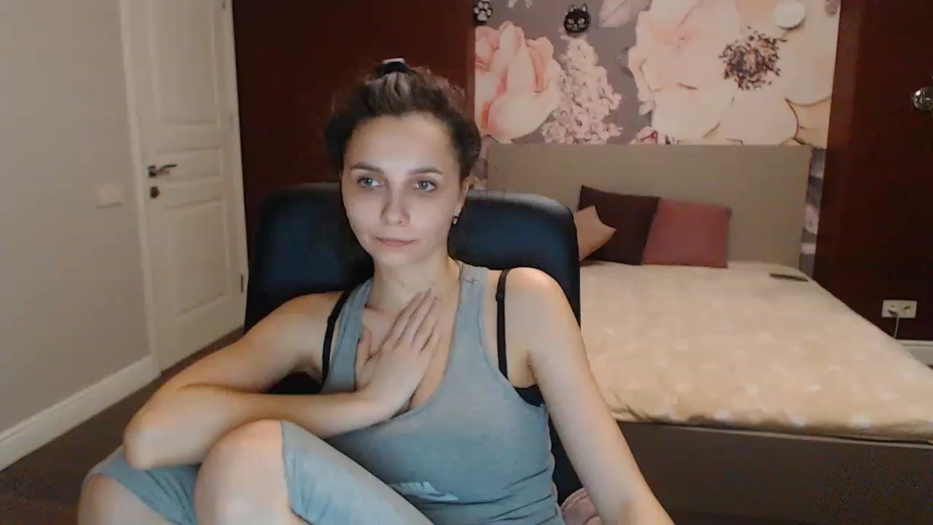 Gallery image thumbnail from Karina_Mils's myfreecams stream on, 04/09/2023, 16:43 image 4 of 20