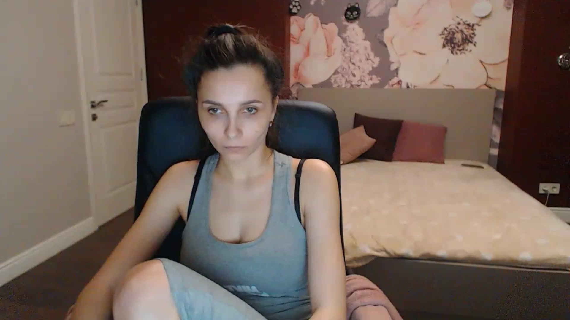 Gallery image thumbnail from Karina_Mils's myfreecams stream on, 04/09/2023, 16:43 image 11 of 20