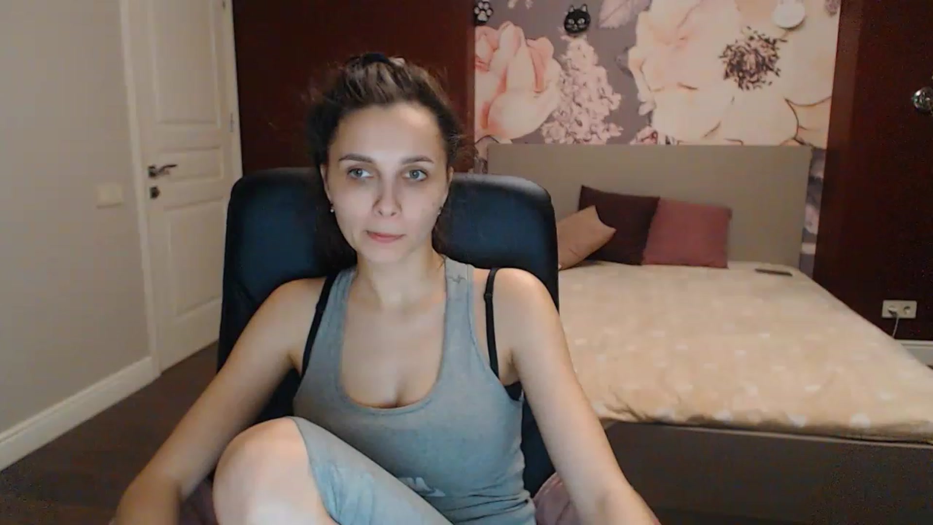 Gallery image thumbnail from Karina_Mils's myfreecams stream on, 04/09/2023, 16:43 image 12 of 20