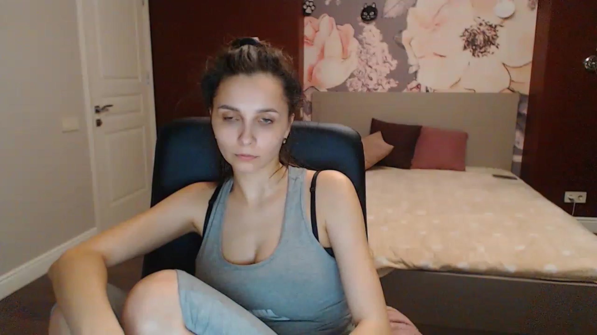 Gallery image thumbnail from Karina_Mils's myfreecams stream on, 04/09/2023, 16:43 image 1 of 20