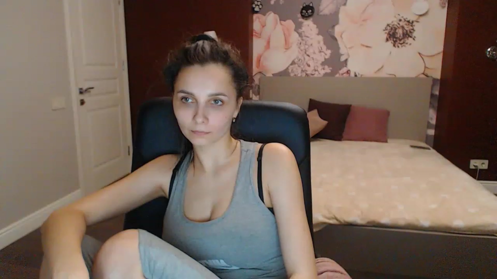 Gallery image thumbnail from Karina_Mils's myfreecams stream on, 04/09/2023, 16:43 image 7 of 20