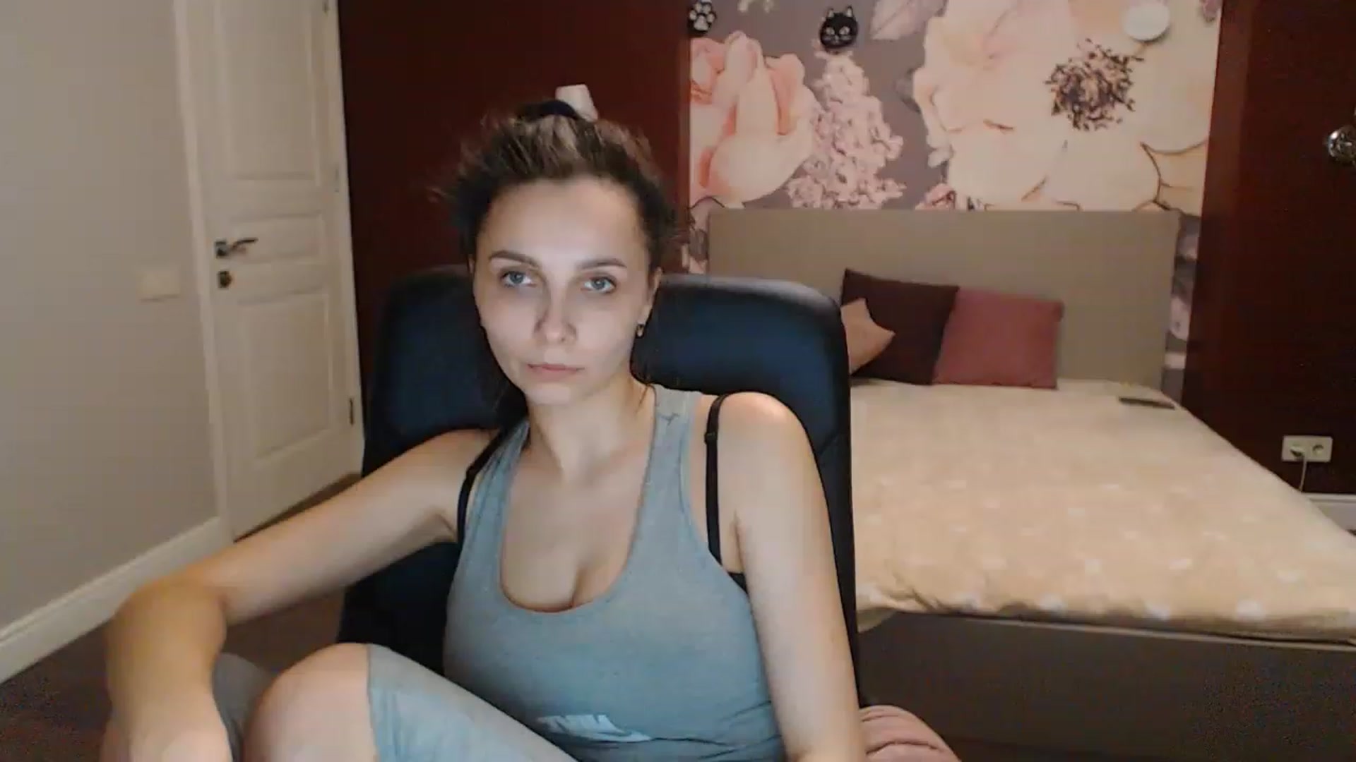 Gallery image thumbnail from Karina_Mils's myfreecams stream on, 04/09/2023, 16:43 image 9 of 20