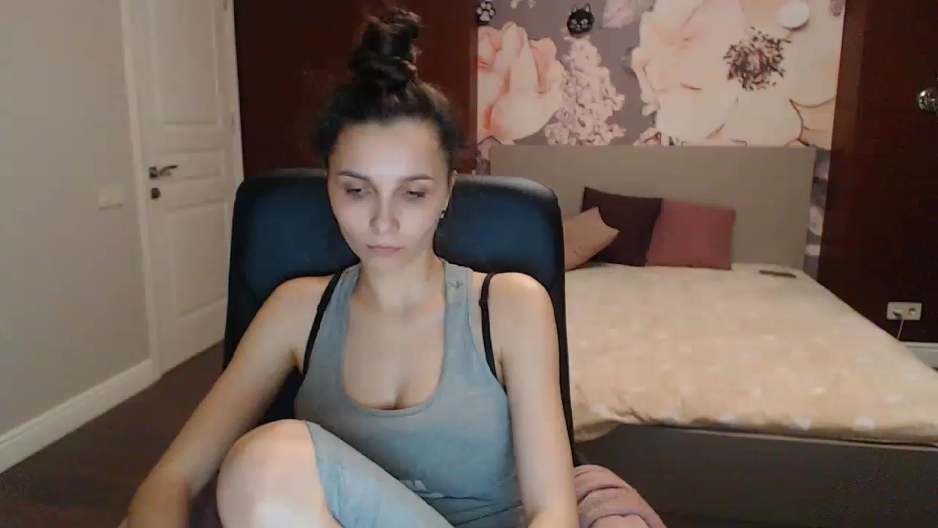 Gallery image thumbnail from Karina_Mils's myfreecams stream on, 04/09/2023, 16:43 image 16 of 20