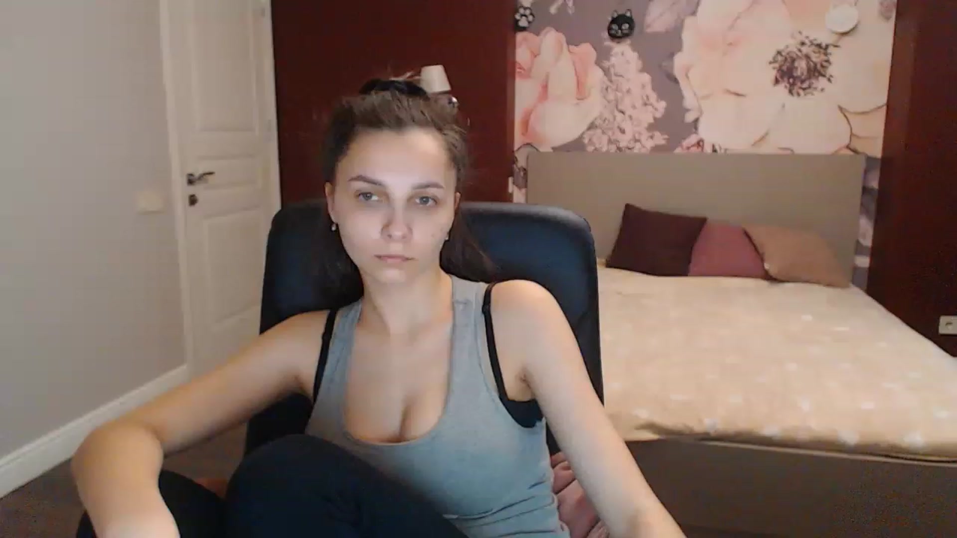 Gallery image thumbnail from Karina_Mils's myfreecams stream on, 04/10/2023, 08:30 image 3 of 20